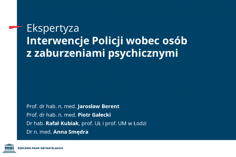 Plansza z tekstem "Ekspertyza - Interwencje Policji wobec osób z zaburzeniami psychicznymi - Prof. dr hab. n. med. Jarosław Berent, Prof. dr hab. n. med. Piotr Gałecki, Dr hab. Rafał Kubiak, prof. UŁ i prof. UM w Łodzi, Dr n. med. Anna Smędra"