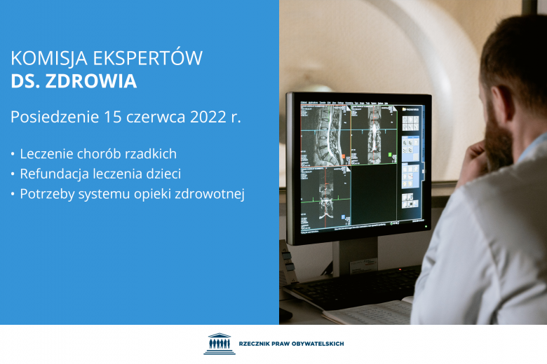 Plansza z tekstem "Komisja Ekspertów ds. Zdrowia - posiedzenie 15 czerwca 2022 r. – Leczenie chorób rzadkich; Refundacja leczenia dzieci; Potrzeby systemu opieki zdrowotnej" i ilustracją przedstawiającą lekarza analizującego wyniki specjalistycznych badań wyświetlone na ekranie monitora