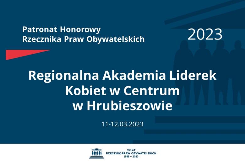 Plansza: na granatowym tle biały napis o treści: Patronat Honorowy Rzecznika Praw Obywatelskich 2023 Regionalna Akademia Liderek Kobiet w Centrum w Hrubieszowie, na dole data 11-12.03.2023