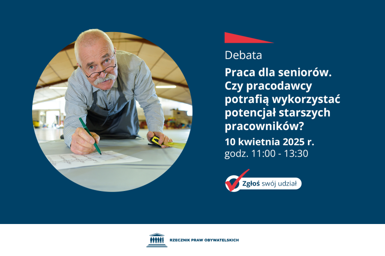 Plansza z tekstem "Debata - Praca dla seniorów. Czy pracodawcy potrafią wykorzystać potencjał starszych pracowników? - 10 kwietnia 2025 r., godz. 11:00-13:30 - zgłoś swój udział" i ilustracją przedstawiającą seniora w koszuli i fartuchu kreślącego pochylającego się nad stołem i kreślącego na rysunku technicznym