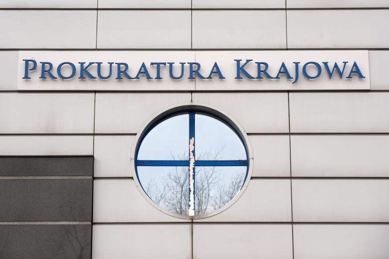 widok budynku z literami Prokuratura Krajowa 