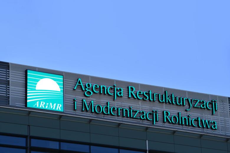 budynek z napisem Agencja Restrukturyzacji i Modernizacji Rolnictwa 