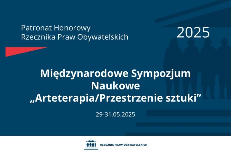 Plansza: na granatowym tle biały napis o treści: Patronat Honorowy Rzecznika Praw Obywatelskich 2025 Międzynarodowe Sympozjum Naukowe „Arteterapia/Przestrzenie sztuki”, na dole data 29-31.05.2025, poniżej na białym pasku granatowy logotyp Biura RPO