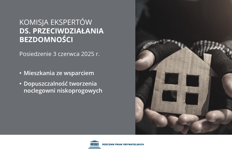Plansza z tekstem "Komisja Ekspertów ds. Przeciwdziałania Bezdomności - Posiedzenie 3 czerwca 2025 r. - Mieszkania ze wsparciem - Dopuszczalność tworzenia noclegowni niskoprogowych" i ilustracją przedstawiającą dłonie trzymające wycięty w kartonie kształt domu