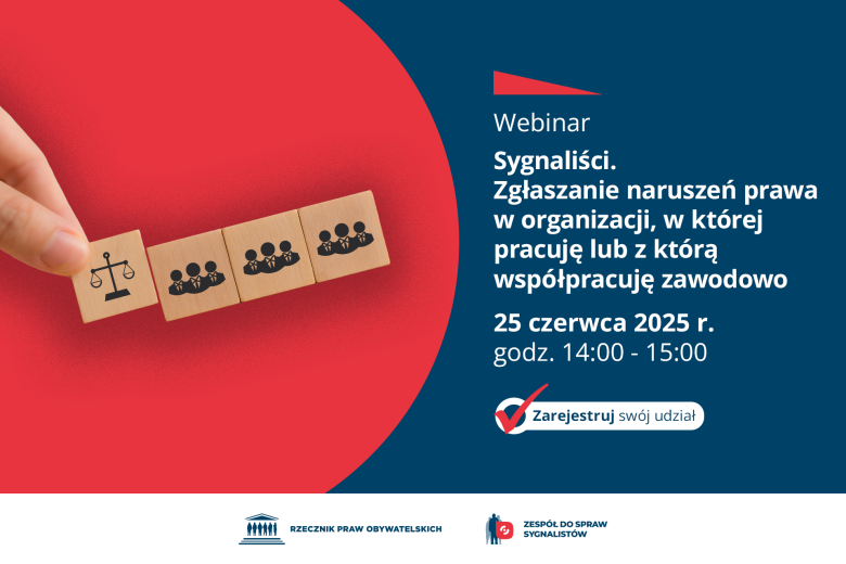 Plansza z tekstem "Webinar - Sygnaliści. Zgłaszanie naruszeń prawa w organizacji, w której pracuję lub z którą współpracuję zawodowo - 25 czerwca 2025 r., godz. 14:00-15:00 - Zarejestruj swój udział" i ilustracją przedstawiającą dłoń układającą w linii drewniane klocki z symbolami osób w garniturach oraz wagi