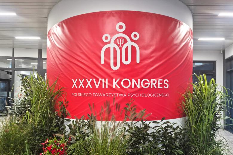 Duży balon reklamowy z napisem "XXXVII Kongres Polskiego Towarzystwa Psychologicznego"
