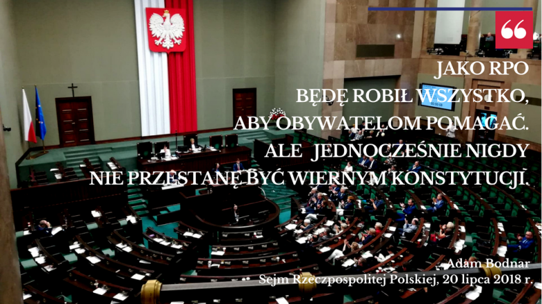 Mem ze zdjęciem częściowo pustej sali sejmowej