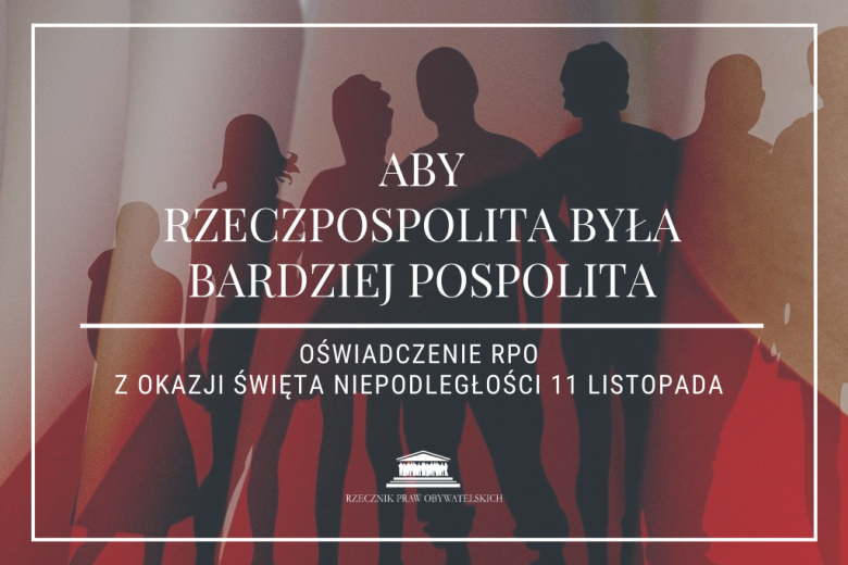 sylwetki ludzi na tle polskiej flagi z napisem "aby rzeczpospolita była bardziej pospolita"