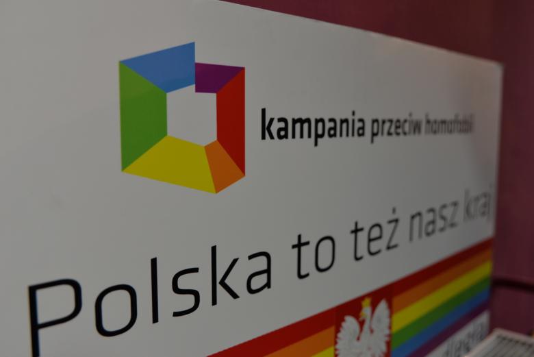 Zdjęcie przedstawia plakat KPH