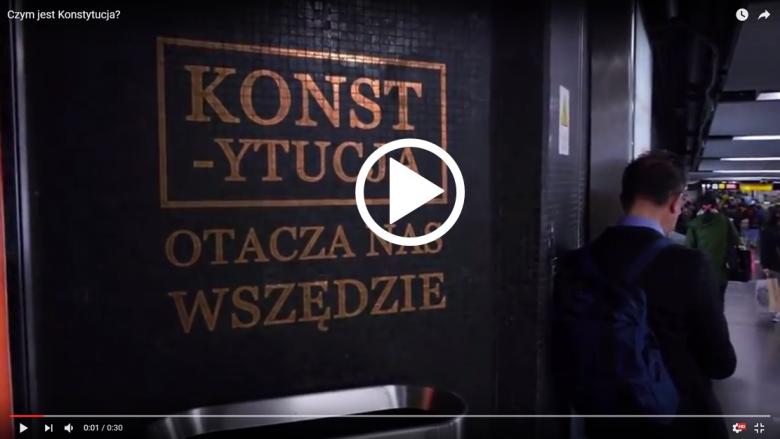 Napis Konstytucja, znak PLAY