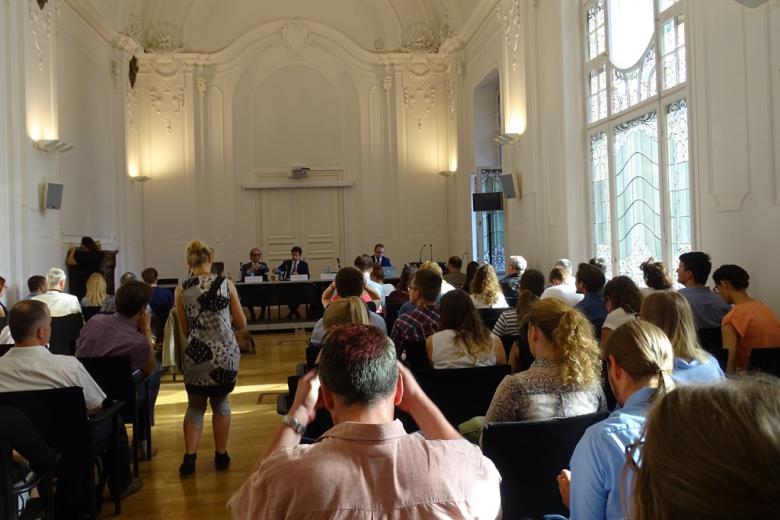 Panel w zabytkowej sali
