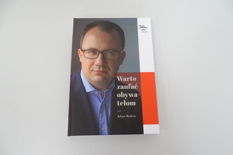 Publikacja "Warto zaufać obywatelom"