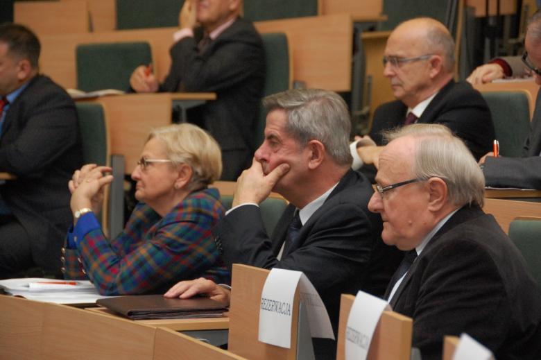 na zdjęciu m.in. byli Rzecznicy Praw Obywatelskich: prof. Ewa Łętowska i prof. Andrzej Zoll