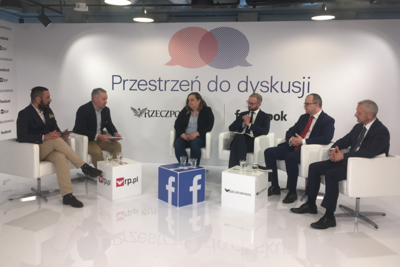 Pięciu mężczyzn i kobieta - paneliści debaty 