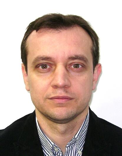 Mężczyzna w garniturze