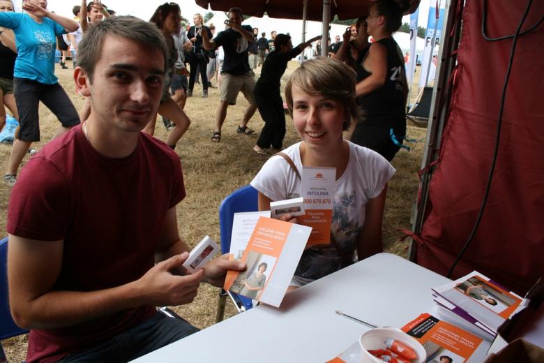 Na zdjęciu uczestnicy festiwalu w "namiocie praw obywatelskich"