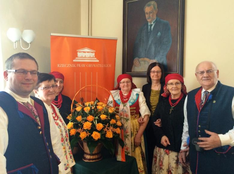 na zdjęciu prof. Lipowicz i przedstawiciele Związku Górnośląskiego w strojach ludowych / foto: BRPO