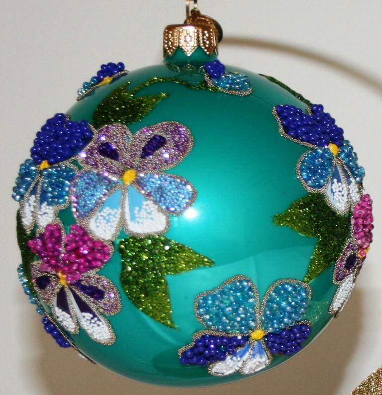 Na zdjęciu bombka świąteczna