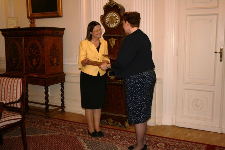 na zdjęciu prof. Irena Lipowicz i prof. Małgorzata Omilanowska