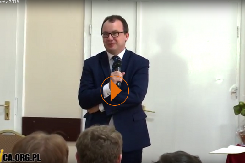 Zdjęcie ze znakiem "Play" - Adam Bodnar mówi