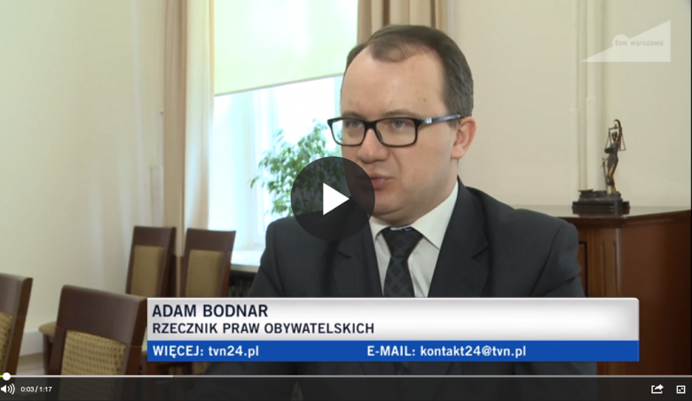 Mężczyzna w garniturze, znak "play"