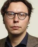 Mężczyzna w okularach