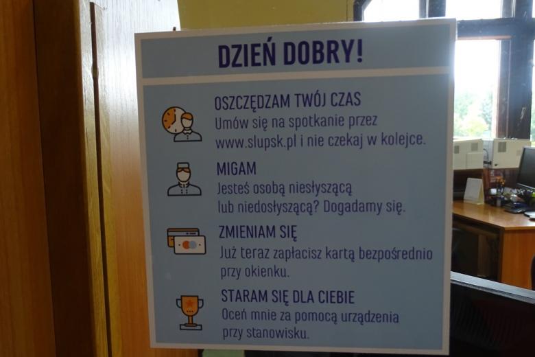 Zdjęcie: naklejka na szybie w okienku przyjęć