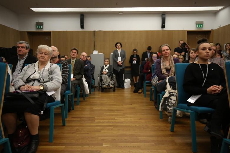 Sala pełna uczestników paneli