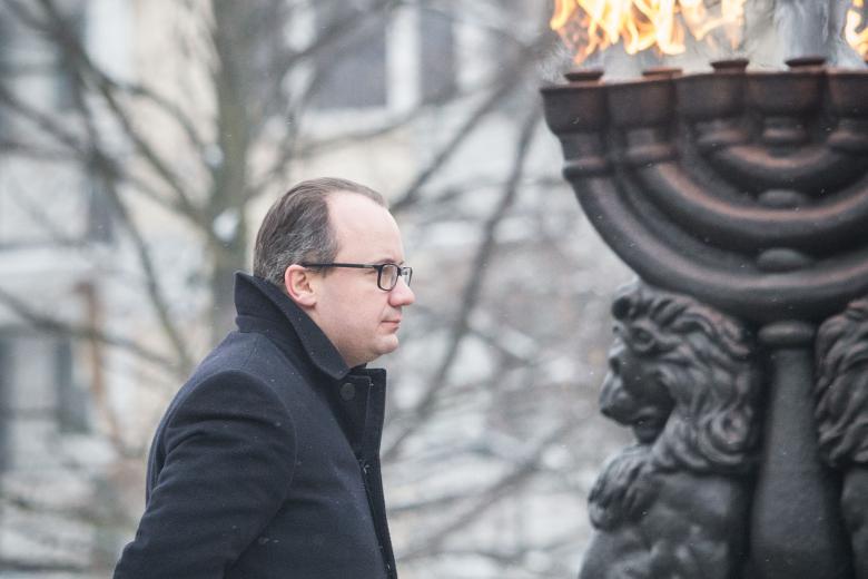 fot.Magda Starowieyska Muzeum Historii Żydow Polskich POLIN - RPO pod Pomnikiem Bohaterów Getta