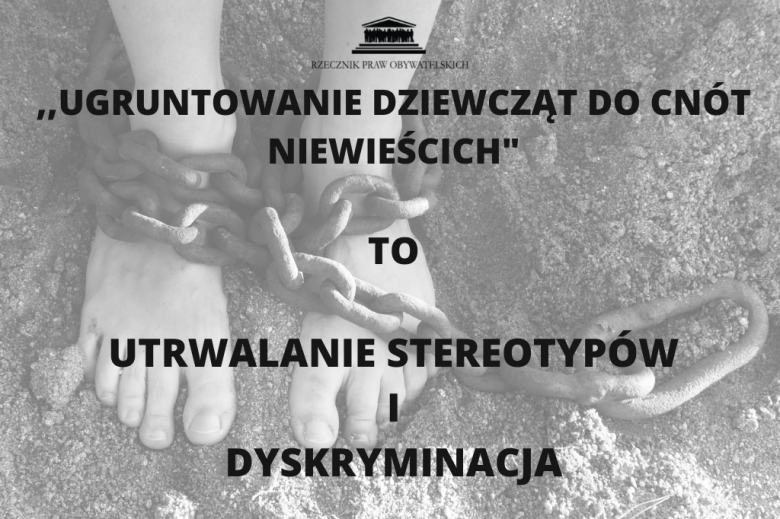 dziewczęce nogi owinięte łańcuchem