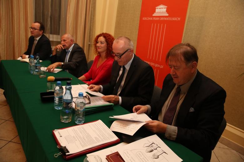 Paneliści denaty