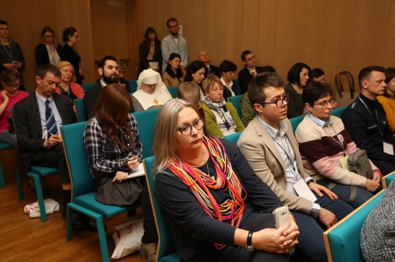 Publiczność na sali konferencyjnej