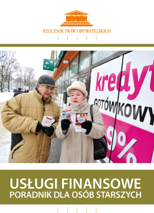 Okładka ze zdjęciem seniorów pod witryną z plakatem Kredyty gotówkowe