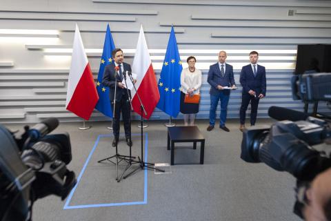 RPO Marcin Wiącek, ZRPO Hanna Machińska, Dyrektor KMPT Przemysław Kazimirski oraz Michał Żłobecki w trakcie konferencji prasowej