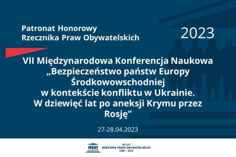 Plansza: na granatowym tle biały napis o treści: Patronat Honorowy Rzecznika Praw Obywatelskich 2023 Siódma Międzynarodowa Konferencja Naukowa „Bezpieczeństwo państw Europy Środkowowschodniej w kontekście konfliktu w Ukrainie. W dziewięć lat po aneksji Krymu przez Rosję”, na dole data 26-27.04.2023