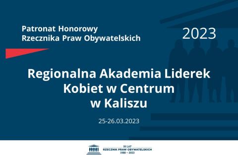 Plansza: na granatowym tle biały napis o treści: Patronat Honorowy Rzecznika Praw Obywatelskich 2023 Regionalna Akademia Liderek Kobiet w Centrum w Kaliszu, na dole data 25-26.03.2023