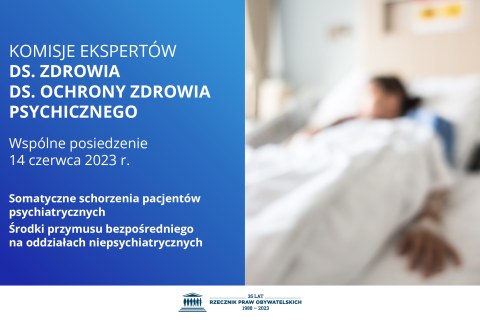 Plansza z tekstem "Komisje Ekspertów ds. Zdrowia, ds. Ochrony Zdrowia Psychicznego - Wspólne posiedzenie 14 czerwca 2023 r. - Somatyczne schorzenia pacjentów psychiatrycznych - środki przymusu bezpośredniego na oddziałach niepsychiatrycznych" i rozmytym zdjęciem osoby leżącej w łóżku szpitalnym