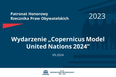 Plansza: na granatowym tle biały napis o treści: Patronat Honorowy Rzecznika Praw Obywatelskich 2023 Wydarzenie „Copernicus Model United Nations 2024”, na dole data 09.2024, poniżej na białym pasku granatowy logotyp Biura RPO