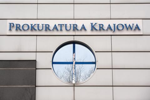 widok budynku z literami Prokuratura Krajowa 