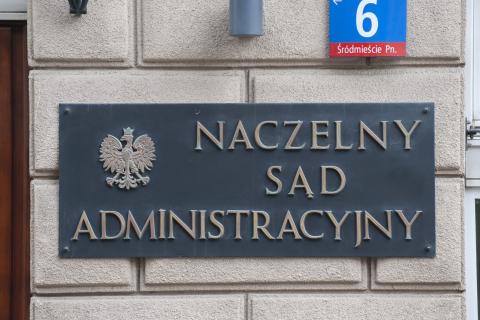 Tablica z napisem Naczelny Sąd Administracyjny 
