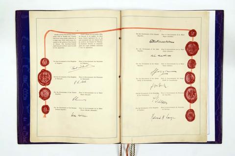 oficjalny dokument z pieczęciami urzędowymi i podpisami 