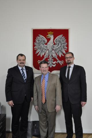 na zdjęciu od lewej: Zastępca RPO Krzysztof Olkowicz, Sekretarz ds. Polityczno-Wojskowych w Ambasadzie USA Don Baker, Naczelnik Wydziału do Spraw Żołnierzy i Funkcjonariuszy w Biurze RPO Tomasz Oklejak