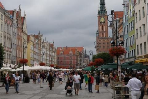 Ulic w zabytkowym mieście, ludzie