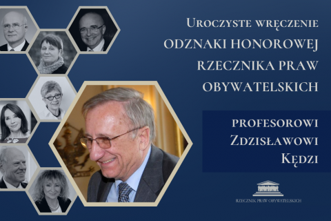 Granatowa plansza ze zdjęciem profesora, w tyle zdjęcia innych odznaczonych przez RPO