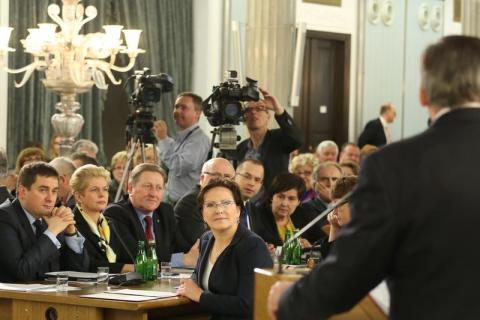 Zdjęcie przedstawia uczestników debaty w Sejmie RP pt. „Czy Polska jest gotowa na zdrową starość?”, fot. Krzysztof Białoskórski