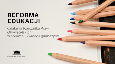 kolorowe kredki z napisem reforma edukacji