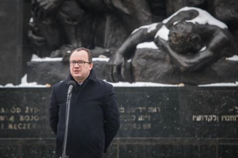 fot.Magda Starowieyska Muzeum Historii Żydow Polskich POLIN - RPO pod Pomnikiem Bohaterów Getta