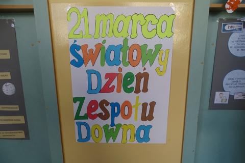 Plakat na drzwiach