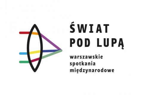 grafika: soczewka skupiająca rozproszone promienie kolorowego światła, po prawej stronie napis Świat pod lupą